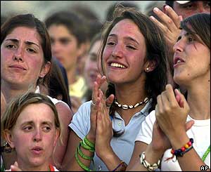Young faithful listen to the Pope