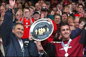 Crewe boss Dario Gradi (left) picks up the Division Two runners-up trophy 