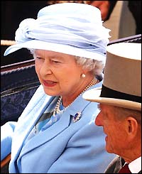 The Queen arrives in the last royal procession at Royal Ascot