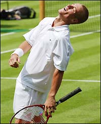 Hewitt loses the third set 6-3