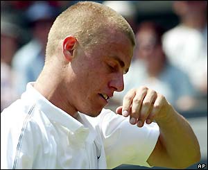 Lleyton Hewitt feels the pressure during the final set
