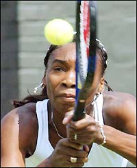Venus Williams beats Stanislava Hrozenska 6-2 6-2 