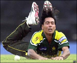 Mohammad Sami misses a half chance