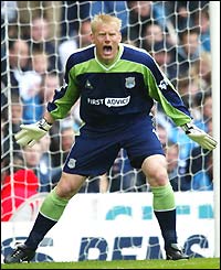 Peter Schmeichel, the Manchester City goalkeeper, roars at his defenders