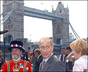 Mr Putin with wife Lyudmila near Tower Bridge