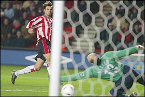 Jo Tessem scores for Southampton against Tottenham Hotspur