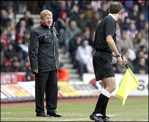 Southampton manger Gordon Strachan makes his feelings known to a linesman during a FA Cup match with Norwich City