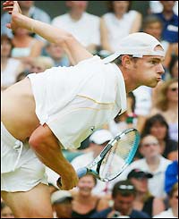Roddick's powerful serve gets the better of his Spanish opponent