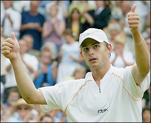Andy Roddick celebrates victory against Tommy Robredo