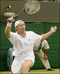 Schuettler takes the fifth set and the win