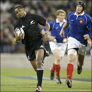 Joe Rokocoko scores his second try against France