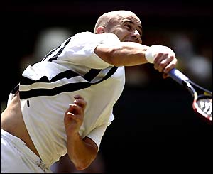 Andre Agassi in action against El Aynaoui 
