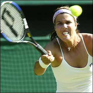 Jennifer Capriati in action against Akiko Morigami