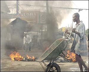 Protesters made bonfires on the streets 