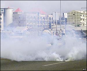 Police used tear gas to disperse Nigerian strikers