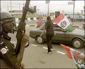 Police on the ready as strikers wave their union flags in Lagos