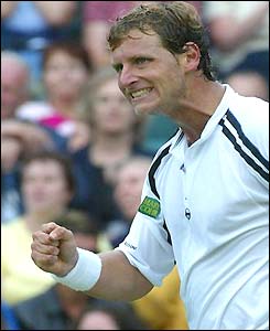 David Nalbandian celebrates winning the second set