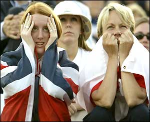 Tim Henman fans hold their heads in their hands as he loses a point