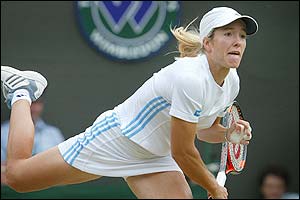 Justine Henin-Hardenne in action 
