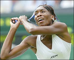 Venus Williams takes the first set in her match with Lindsay Davenport 6-2 