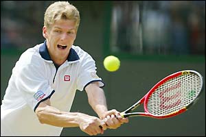 Alex Popp plays a two-handed backhand