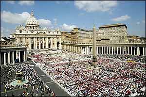 St Peter's Square in Rome, 18 May 2003