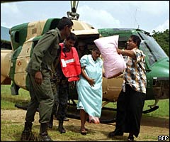 Sri Lankan airforce airlift a pregnant woman to safety