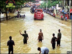 Vehicles struggle to travel on the flooded roads in Ratnapura
