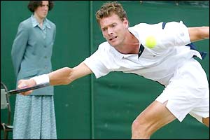 Sjeng Schalken stretches to play a forehand