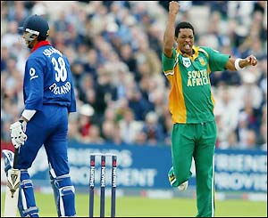 Makhaya Ntini (right) celebrates dismissing England's Vikram Solanki