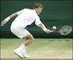 Sjenj Schalken plays a backhand