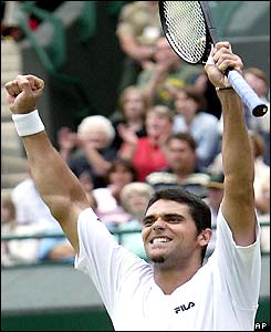 Mark Philippoussis celebrates beating Alexander Popp