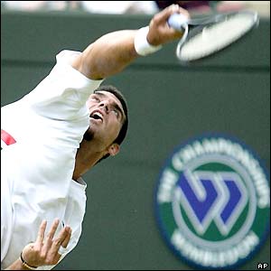 Mark Philippoussis serves to Alexander Popp
