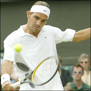 Roger Federer plays the ball back to Roddick 