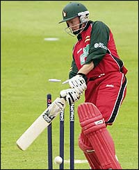 Grant Flower is dismissed as Zimbabwe struggle 