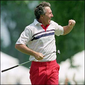 Hale Irwin celebrates winning his third US Open title in 1990