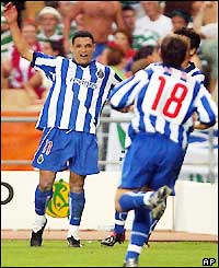 FC Porto open the scoring through a Derlei goal