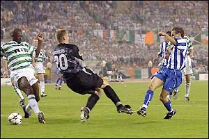 Dmitri Alenitchev scores Porto's second goal after 54 minutes