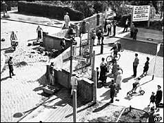 Building the Berlin Wall