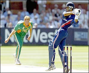 Vikram Solanki pulls a Shaun Pollock delivery to the boundary