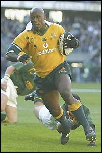 Wendell Sailor scores Australia's first try