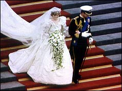 Charles and Diana walk down the steps of St Paul's Cathedral