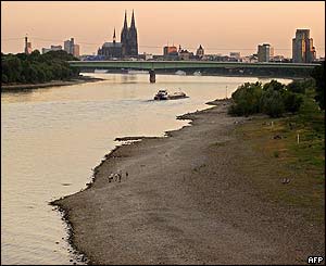 The Rhine at low levels - Cologne cathedral in the background