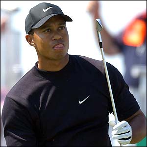 Tiger fires an eagle at the fourth to shoot up the leader board