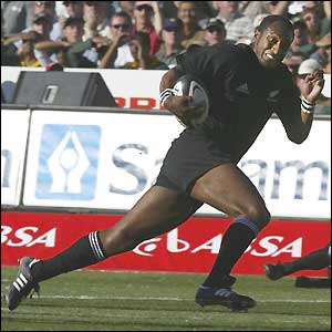 All Blacks wing Joe Rokocoko speeds away from the South African defence