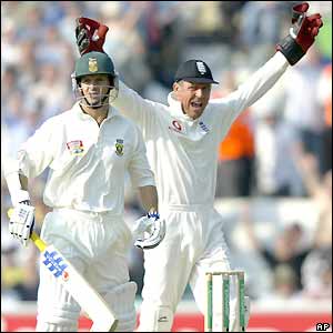 Gary Kirsten returns to the pavilion while Alec Stewart celebrates
