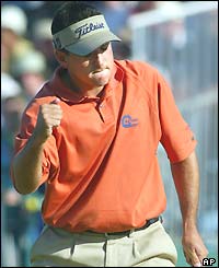 Ben Curtis holes a putt on the 18th