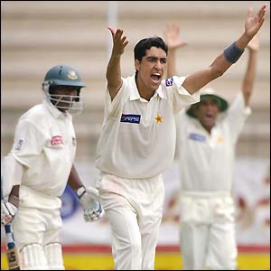 Umar Gul celebrates another wicket in Bangladesh's second innings