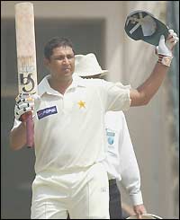 Inzamam-ul-Haq salutes the crowd on reaching his century
