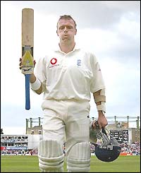 Alec Stewart raises his bat to the crowd as he returns to the pavilion after possibly his last Test innings